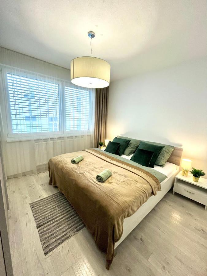 The Elite Suite II Downtown Ac & Garage Parking Bratislava Extérieur photo