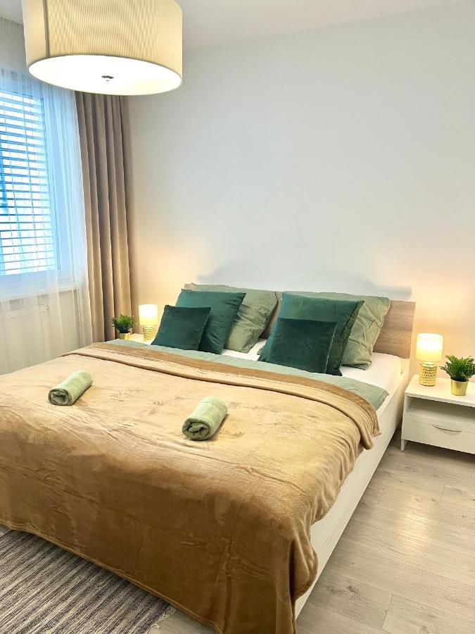The Elite Suite II Downtown Ac & Garage Parking Bratislava Extérieur photo