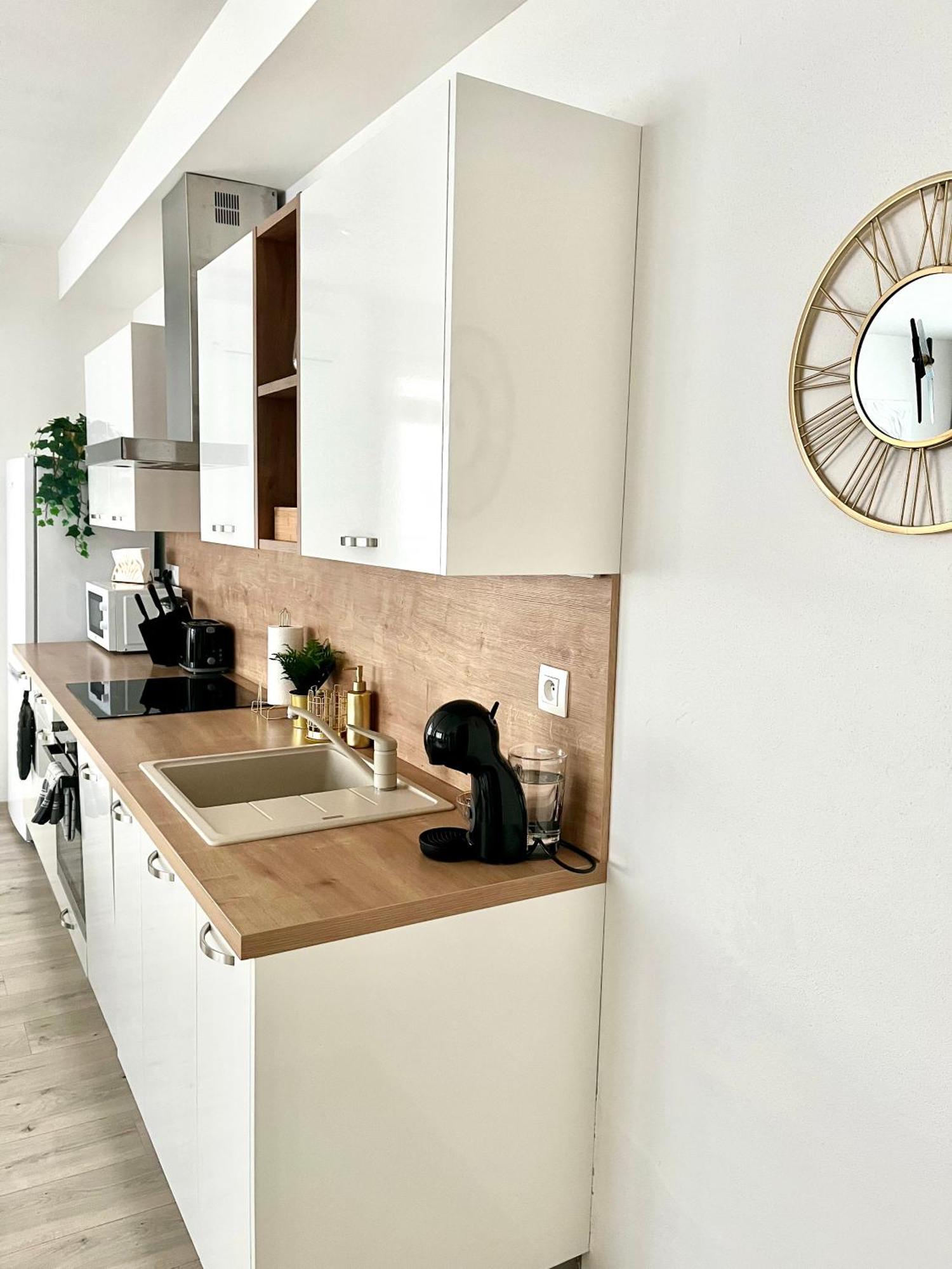 The Elite Suite II Downtown Ac & Garage Parking Bratislava Extérieur photo
