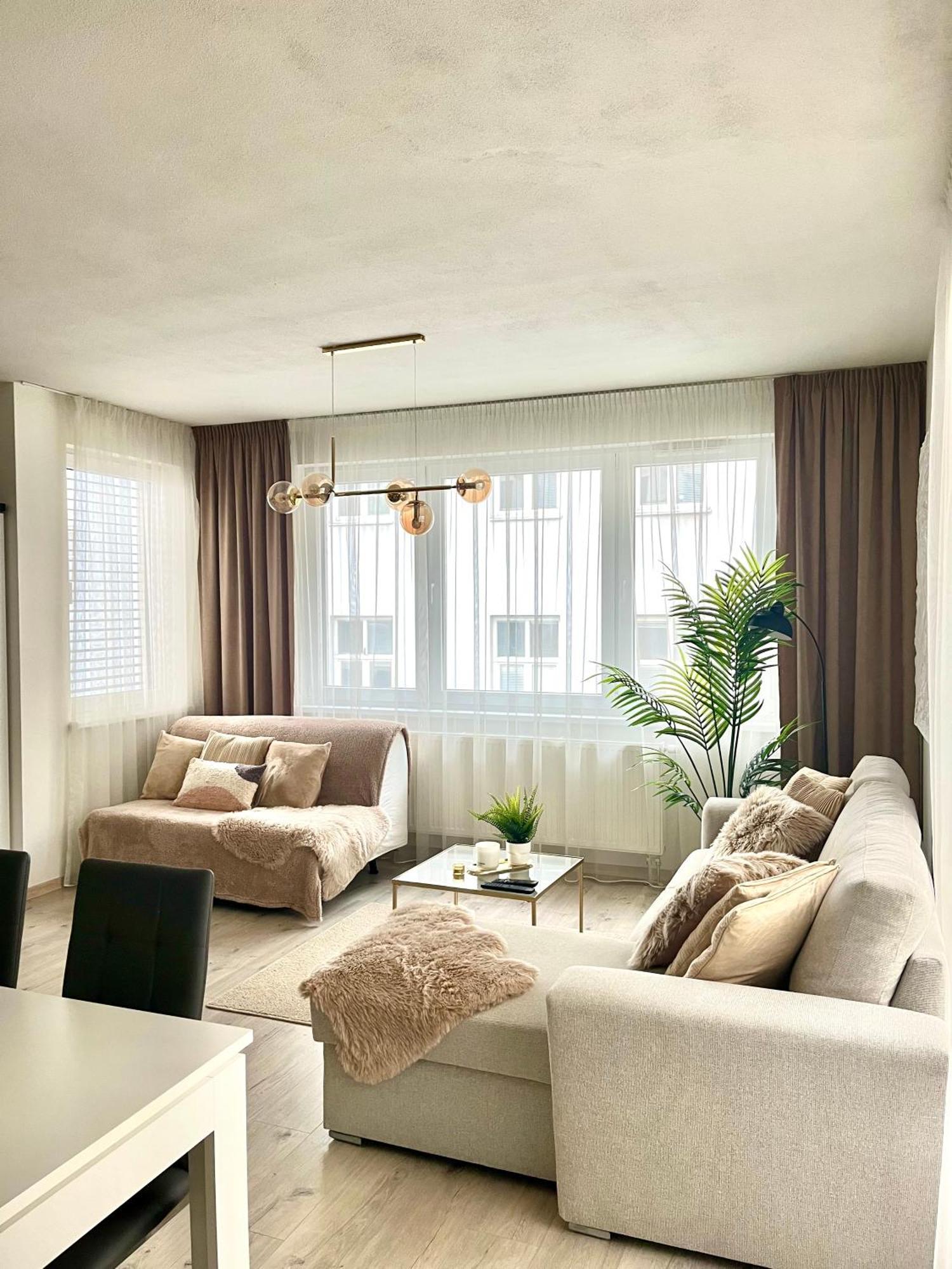 The Elite Suite II Downtown Ac & Garage Parking Bratislava Extérieur photo