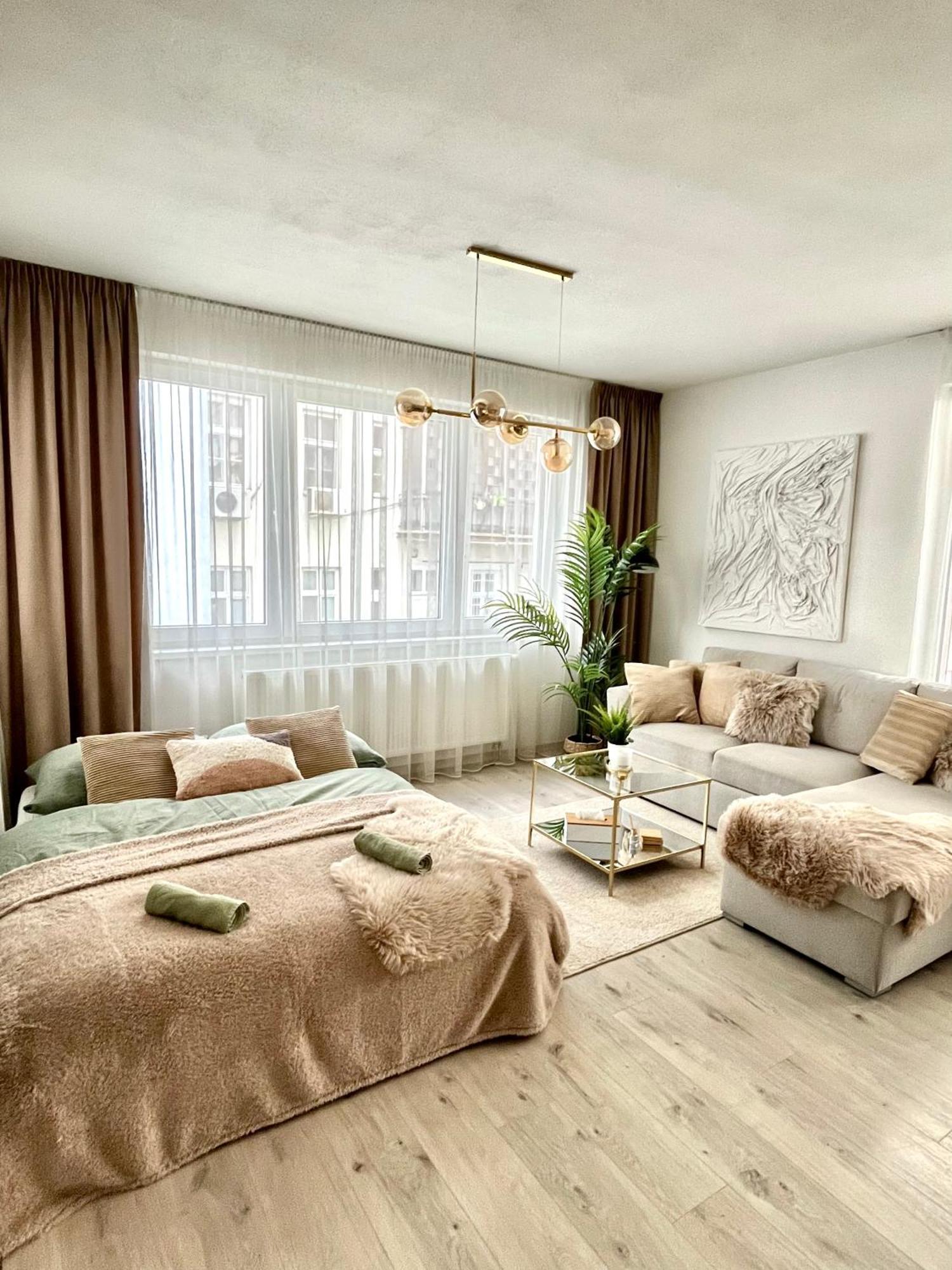 The Elite Suite II Downtown Ac & Garage Parking Bratislava Extérieur photo