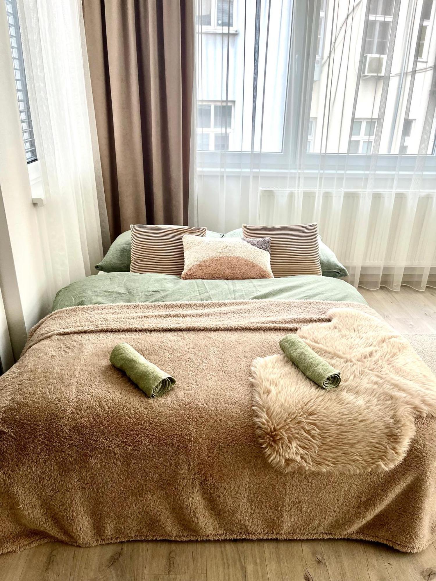 The Elite Suite II Downtown Ac & Garage Parking Bratislava Extérieur photo