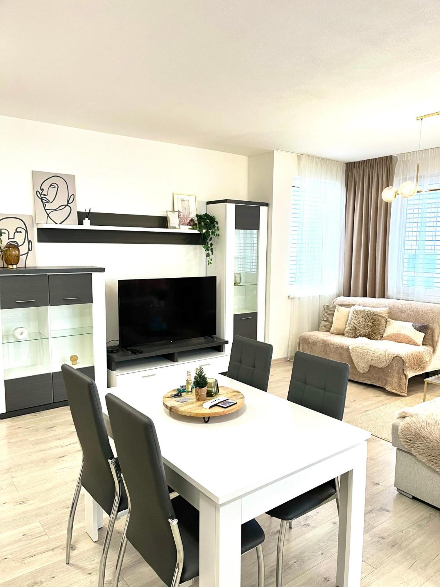 The Elite Suite II Downtown Ac & Garage Parking Bratislava Extérieur photo