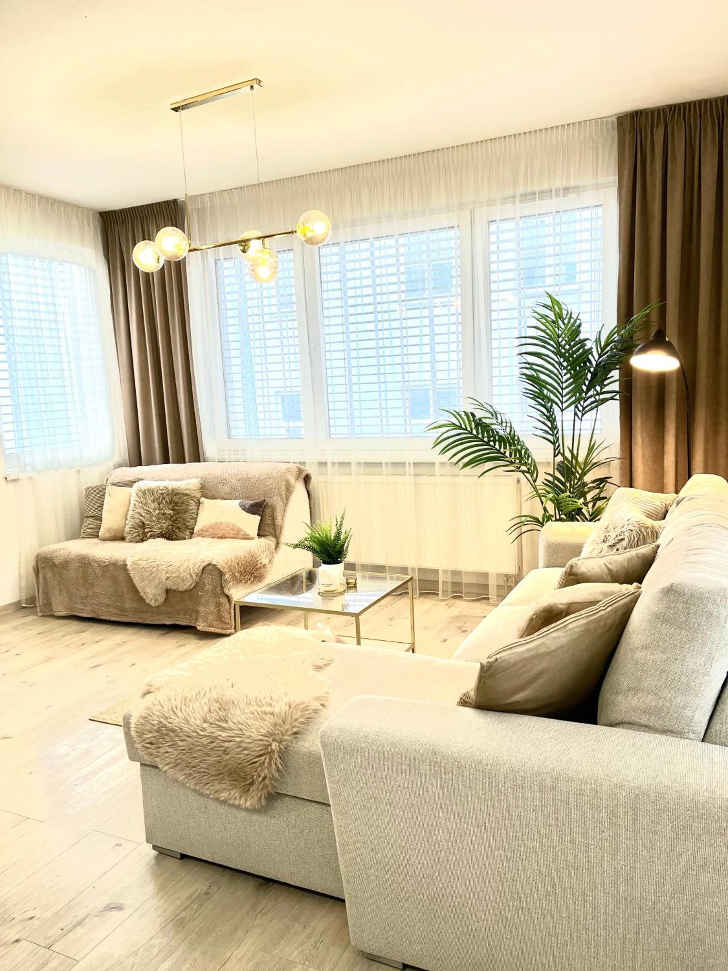 The Elite Suite II Downtown Ac & Garage Parking Bratislava Extérieur photo